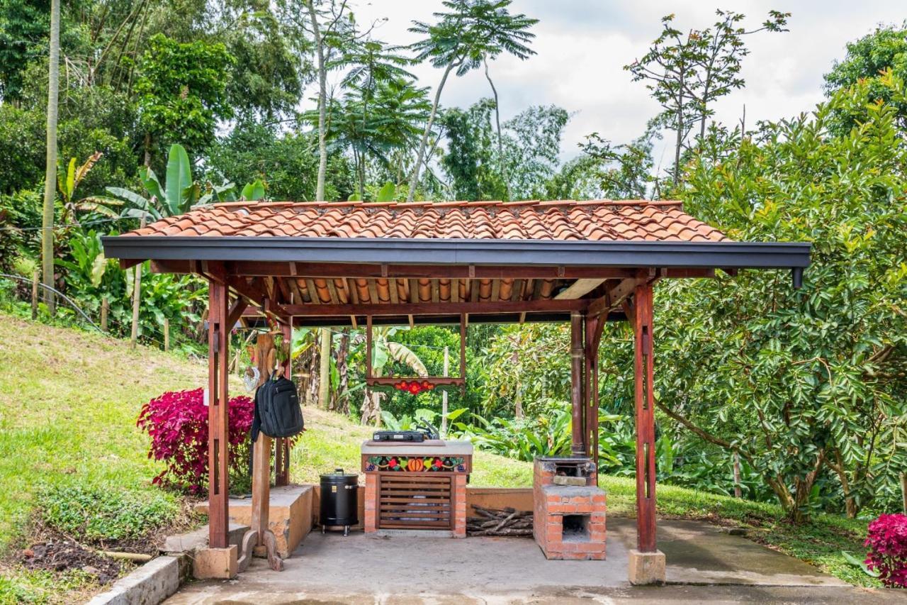 Agradable Cabana Cafetera Con Jacuzzi A 12 Min Del Centro De Pereira Bagian luar foto