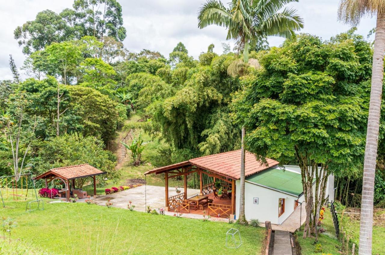 Agradable Cabana Cafetera Con Jacuzzi A 12 Min Del Centro De Pereira Bagian luar foto