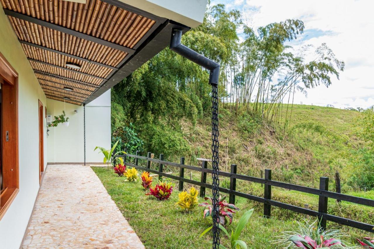 Agradable Cabana Cafetera Con Jacuzzi A 12 Min Del Centro De Pereira Bagian luar foto